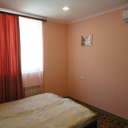 Like Home Guesthouse & Tours Yerevan Bagian luar foto
