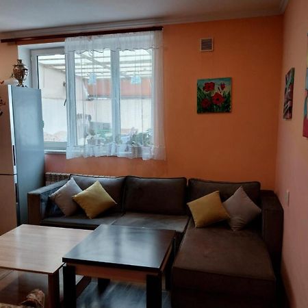 Like Home Guesthouse & Tours Yerevan Bagian luar foto
