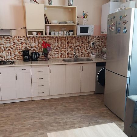 Like Home Guesthouse & Tours Yerevan Bagian luar foto
