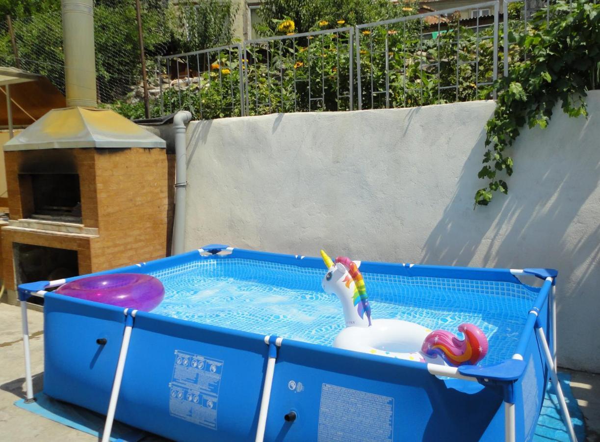 Like Home Guesthouse & Tours Yerevan Bagian luar foto