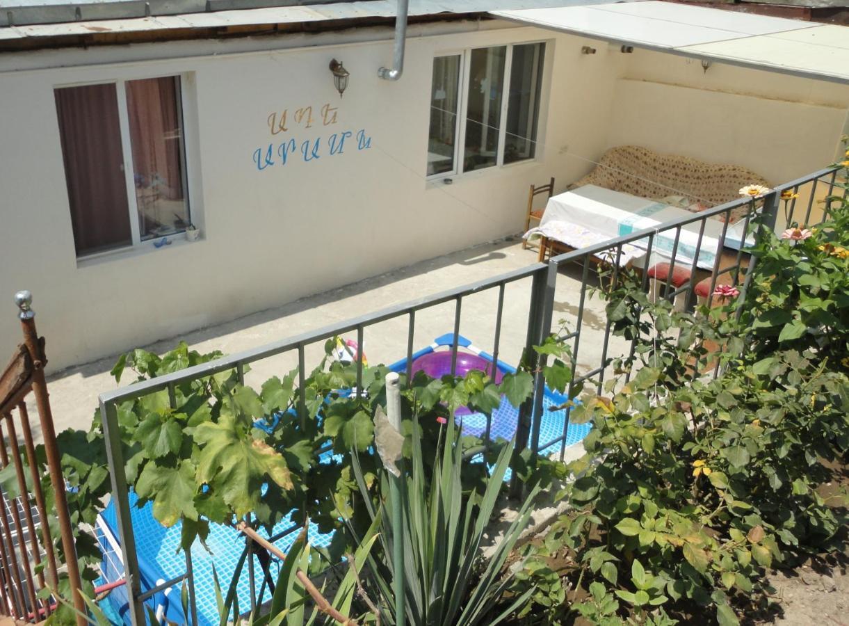 Like Home Guesthouse & Tours Yerevan Bagian luar foto