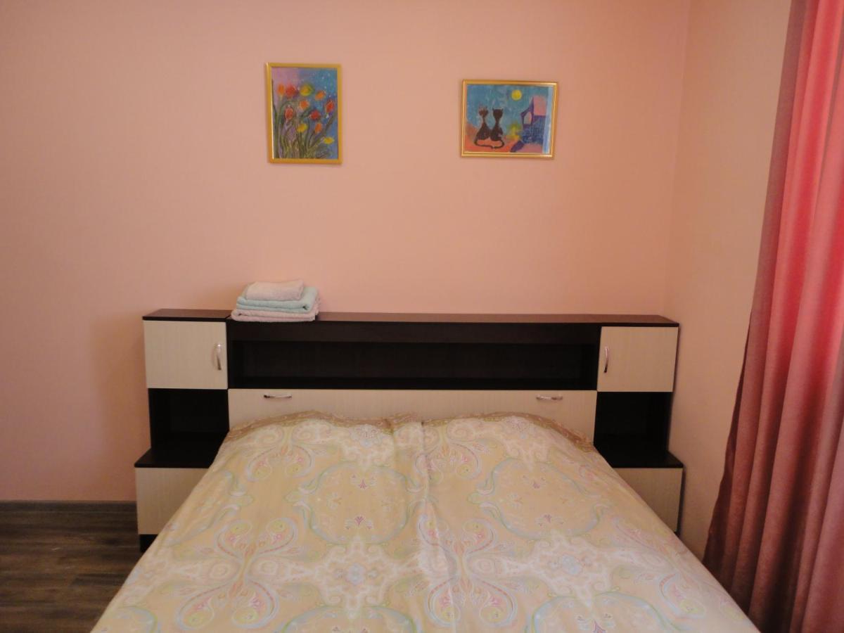 Like Home Guesthouse & Tours Yerevan Bagian luar foto