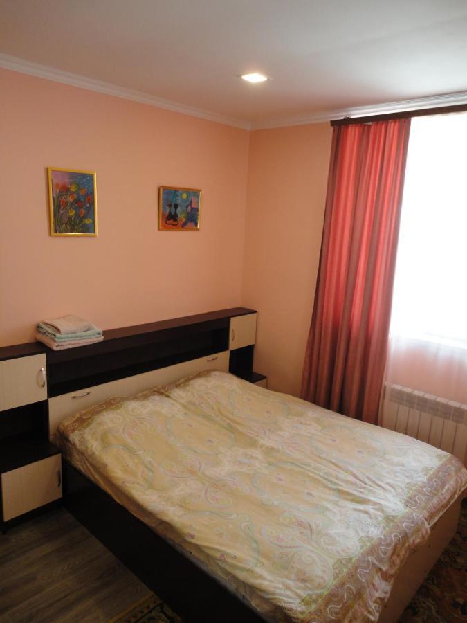Like Home Guesthouse & Tours Yerevan Bagian luar foto
