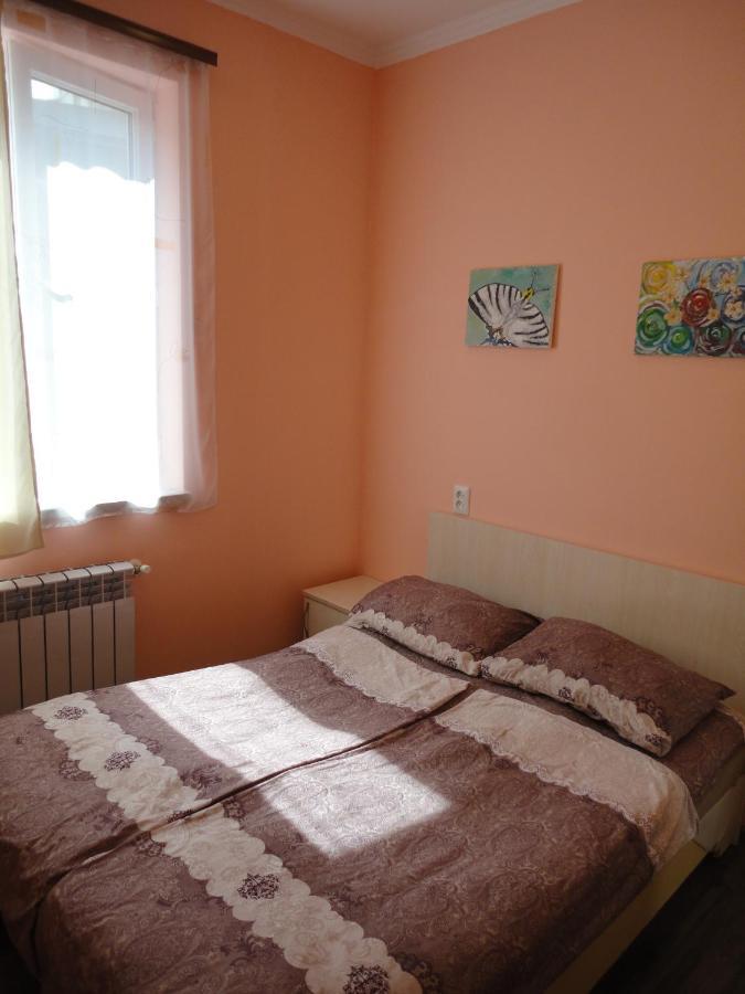 Like Home Guesthouse & Tours Yerevan Bagian luar foto