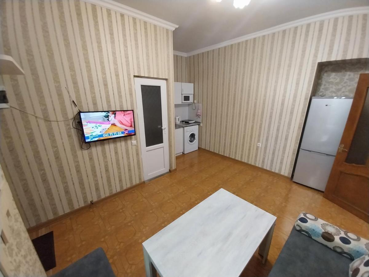 Like Home Guesthouse & Tours Yerevan Bagian luar foto