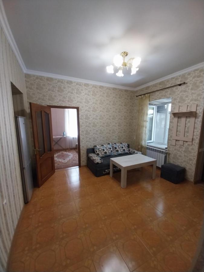 Like Home Guesthouse & Tours Yerevan Bagian luar foto