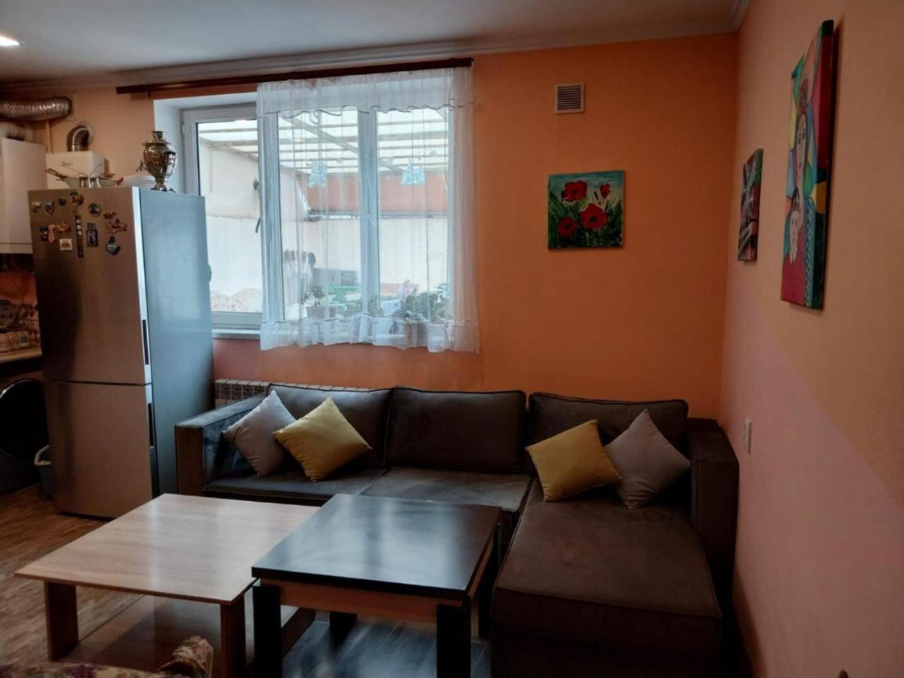 Like Home Guesthouse & Tours Yerevan Bagian luar foto