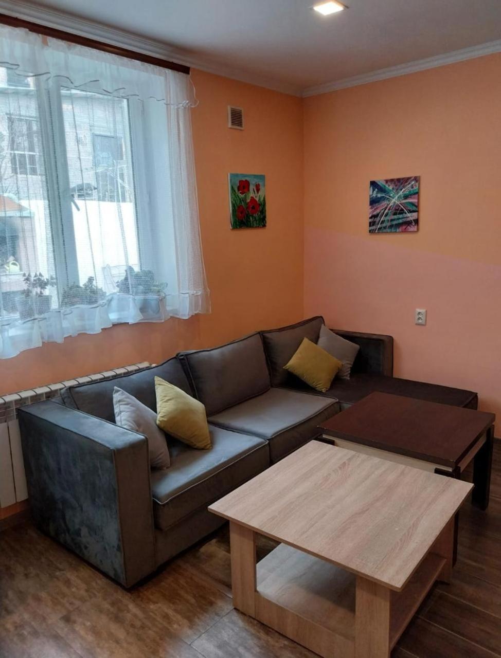 Like Home Guesthouse & Tours Yerevan Bagian luar foto